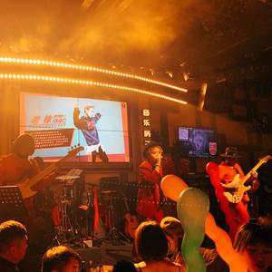 大乳女被狂揉gif图片
